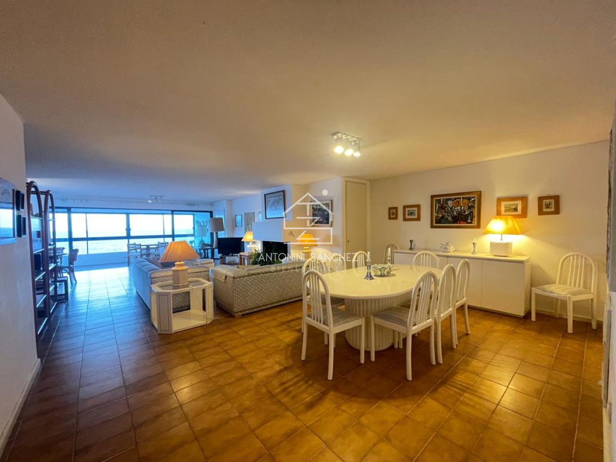 Apartamento ID.1274 - Apartamento en torre de categoría 