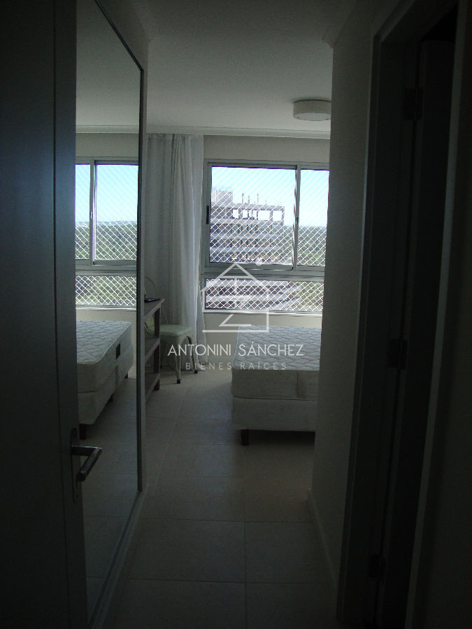 Apartamento ID.938 - APARTAMENTO EN TORRE CON TODOS LOS SERVICIOS. A METROS DE PLAYA BRAVA.