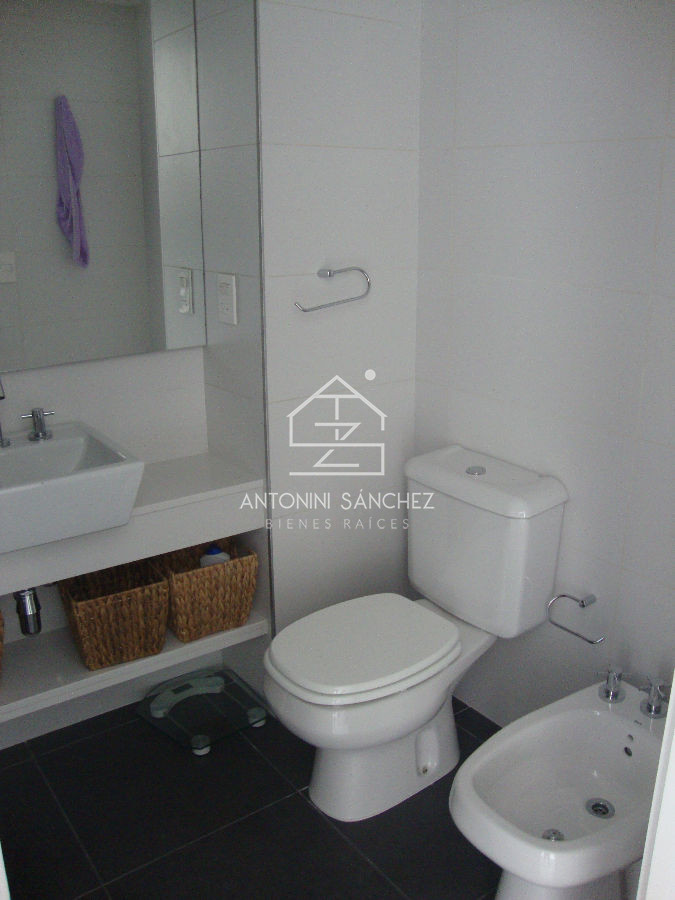 Apartamento ID.938 - APARTAMENTO EN TORRE CON TODOS LOS SERVICIOS. A METROS DE PLAYA BRAVA.