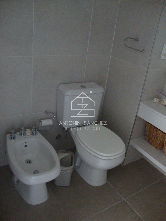 Apartamento ID.938 - APARTAMENTO EN TORRE CON TODOS LOS SERVICIOS. A METROS DE PLAYA BRAVA.