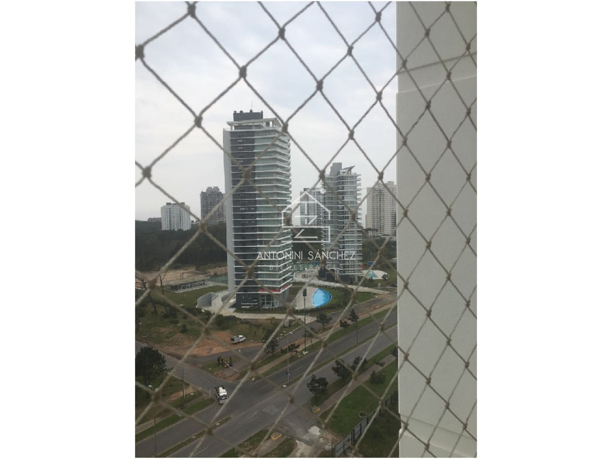 Apartamento ID.938 - APARTAMENTO EN TORRE CON TODOS LOS SERVICIOS. A METROS DE PLAYA BRAVA.