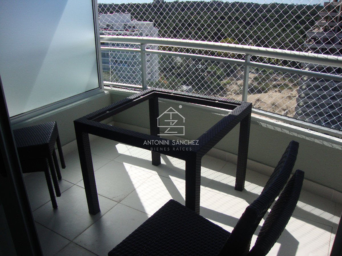 Apartamento ID.938 - APARTAMENTO EN TORRE CON TODOS LOS SERVICIOS. A METROS DE PLAYA BRAVA.