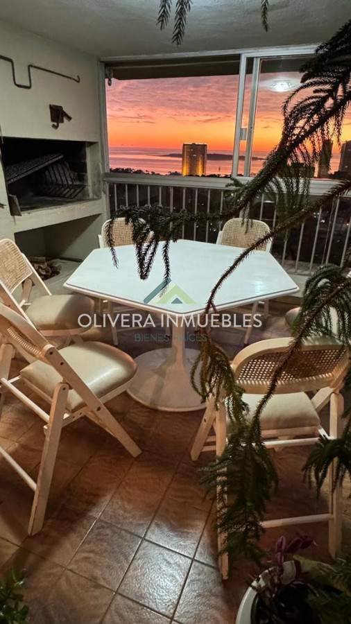 Apartamento ID.12681 - Apartamento en venta de 3 dormitorios en Punta del Este
