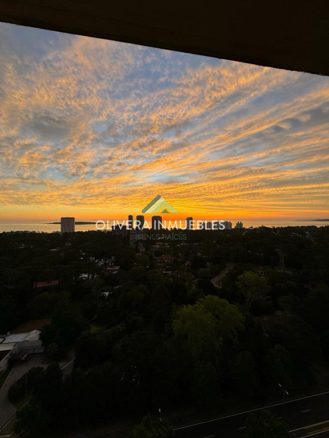 Apartamento ID.12681 - Apartamento en venta de 3 dormitorios en Punta del Este