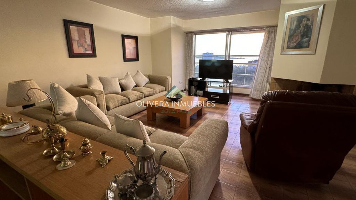 Apartamento ID.12681 - Apartamento en venta de 3 dormitorios en Punta del Este