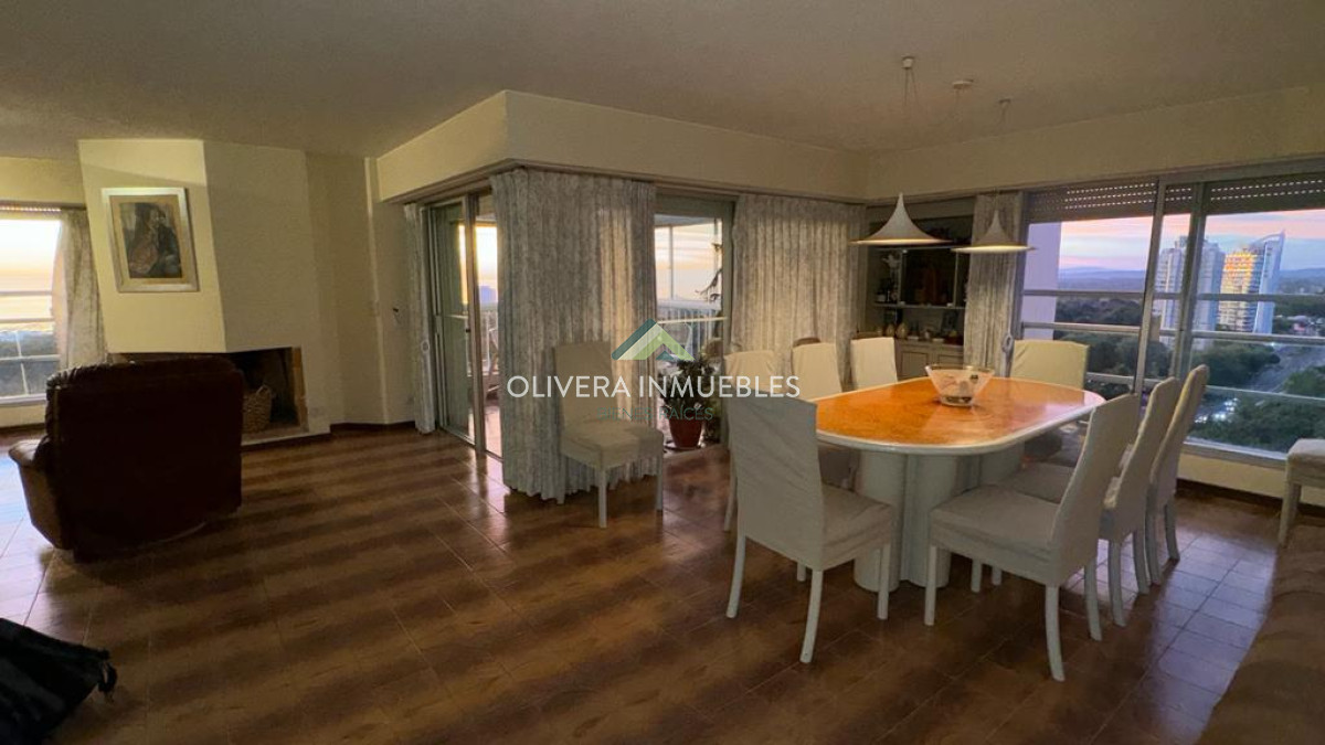 Apartamento ID.12681 - Apartamento en venta de 3 dormitorios en Punta del Este