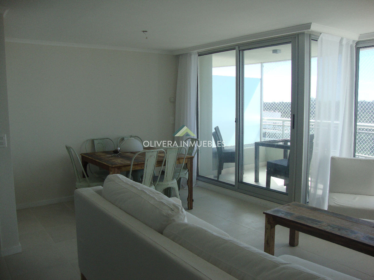 Apartamento ID.12232 - Apartamento de dos dormitorios en alquiler anual 