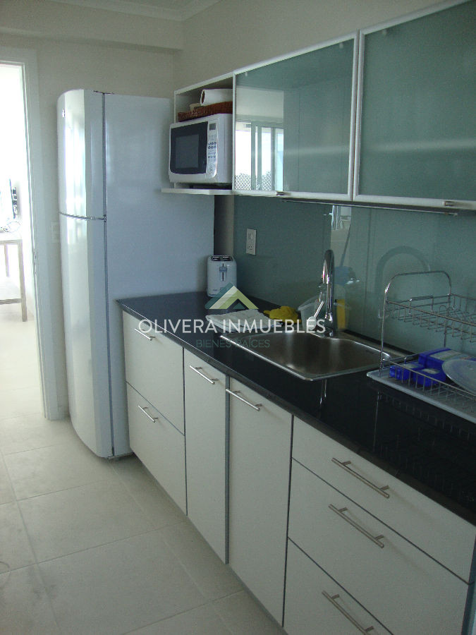 Apartamento ID.12232 - Apartamento de dos dormitorios en alquiler anual 