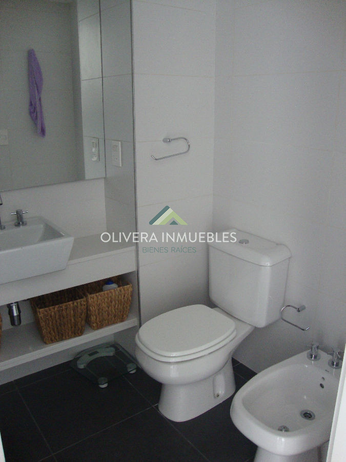 Apartamento ID.12232 - Apartamento de dos dormitorios en alquiler anual 