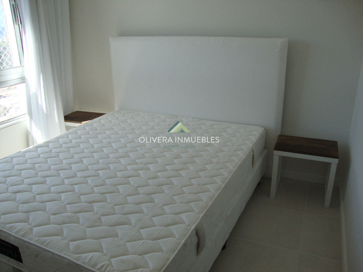 Apartamento ID.12232 - Apartamento de dos dormitorios en alquiler anual 