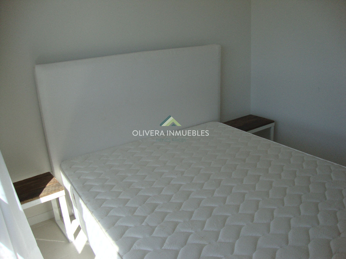 Apartamento ID.12232 - Apartamento de dos dormitorios en alquiler anual 