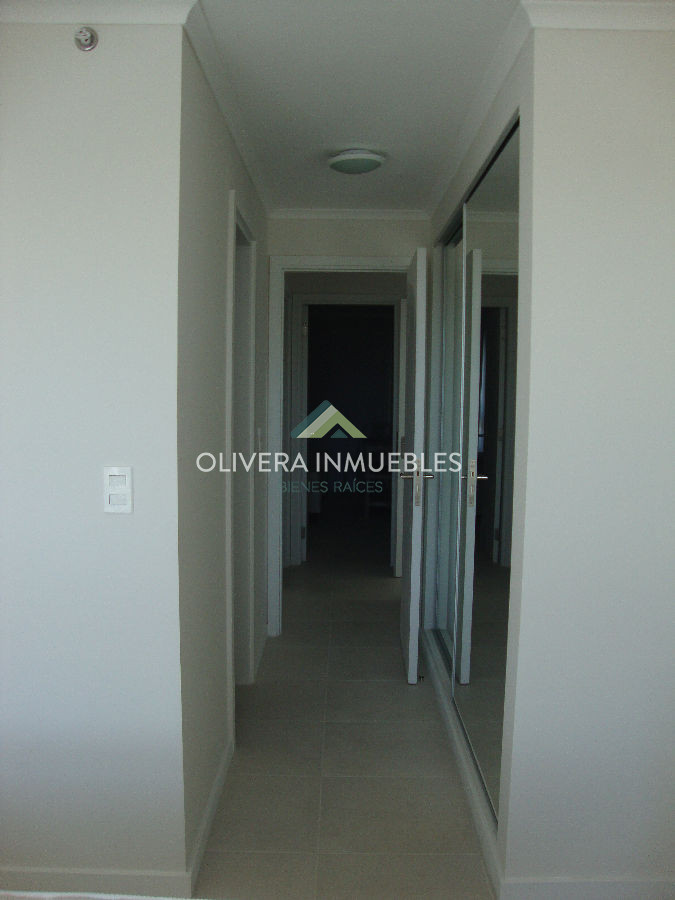 Apartamento ID.12232 - Apartamento de dos dormitorios en alquiler anual 