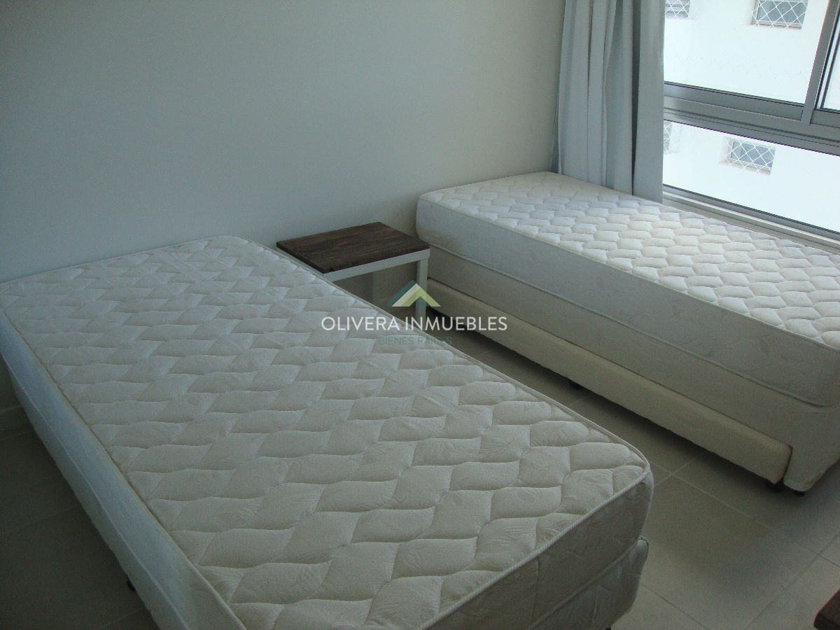 Apartamento ID.12232 - Apartamento de dos dormitorios en alquiler anual 