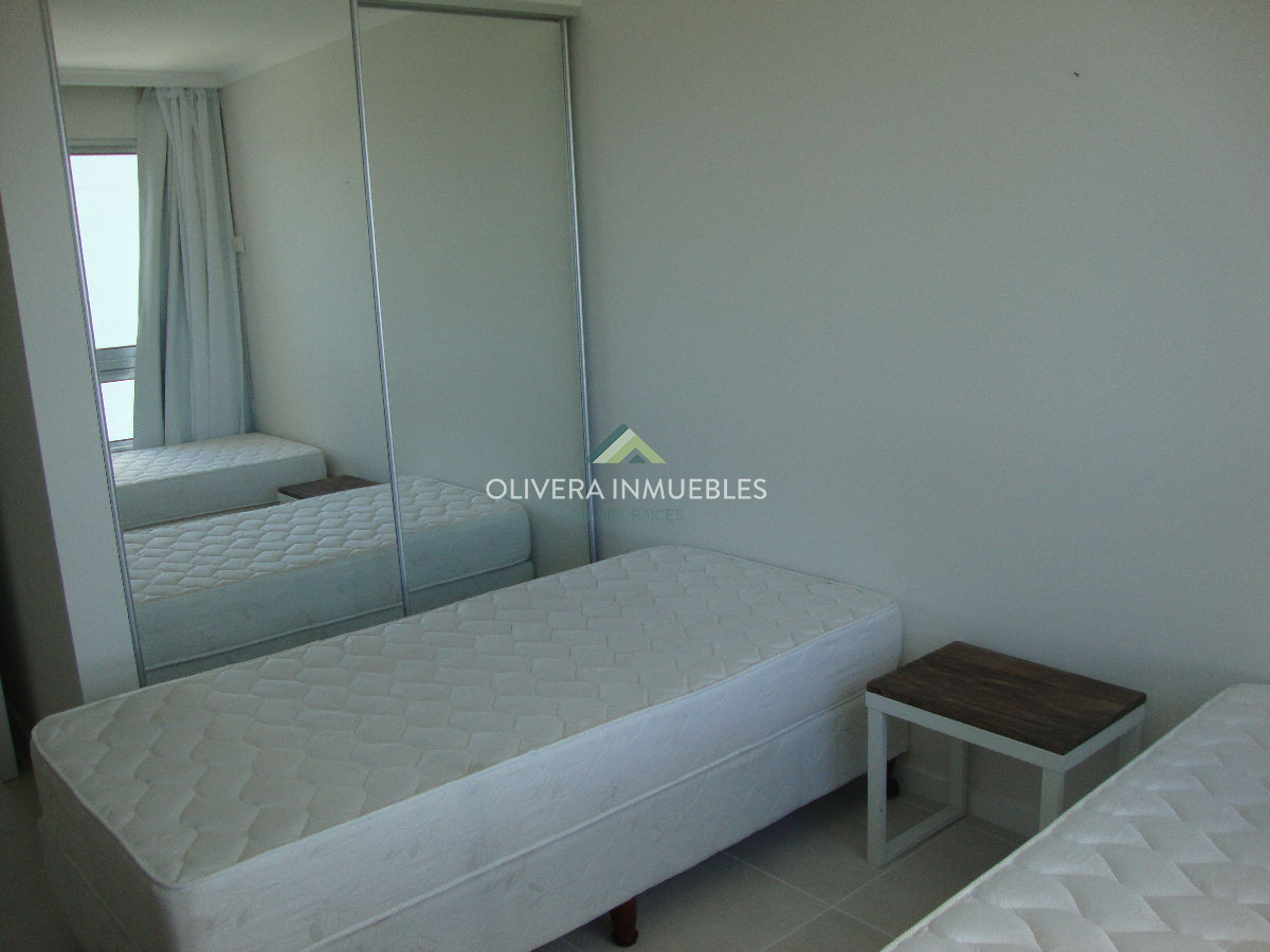 Apartamento ID.12232 - Apartamento de dos dormitorios en alquiler anual 