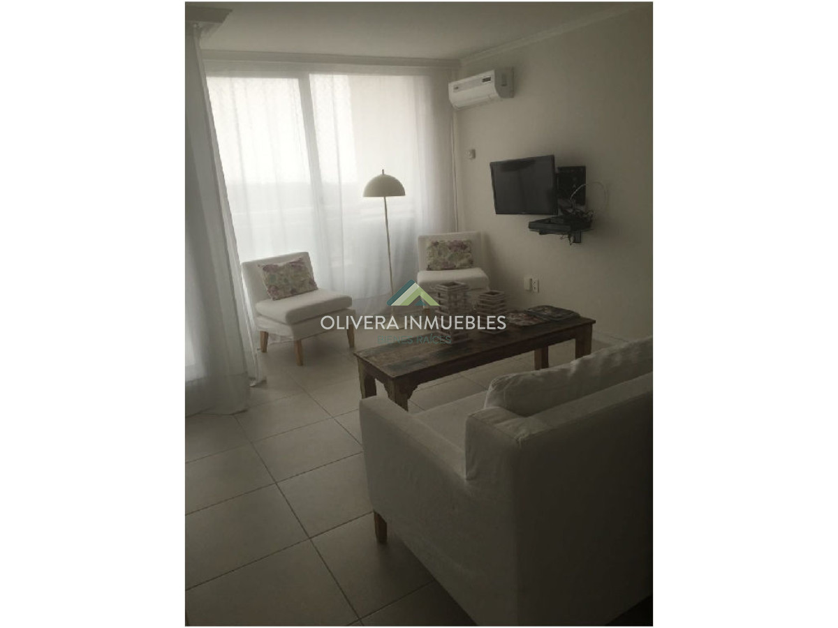 Apartamento ID.12232 - Apartamento de dos dormitorios en alquiler anual 