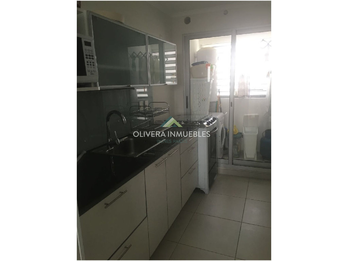 Apartamento ID.12232 - Apartamento de dos dormitorios en alquiler anual 