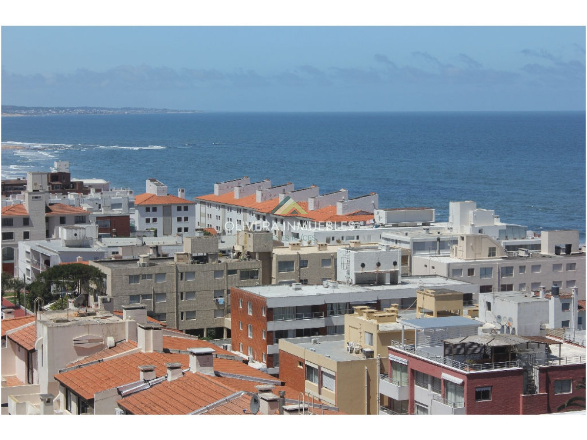 Apartamento ID.12686 - Apartamento en venta de 3 dormitorios en Peninsula, Punta del Este