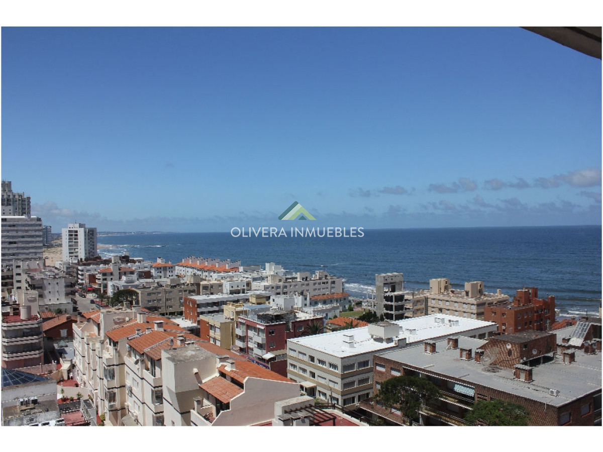 Apartamento ID.12686 - Apartamento en venta de 3 dormitorios en Peninsula, Punta del Este