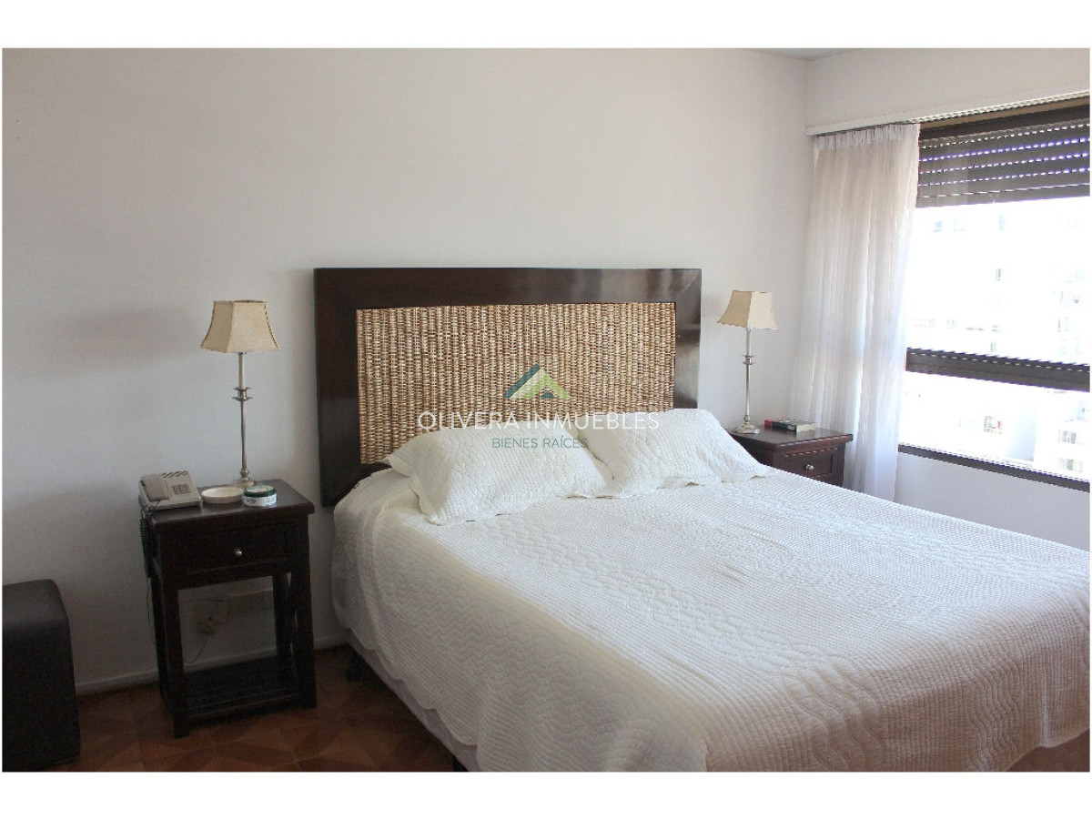 Apartamento ID.12686 - Apartamento en venta de 3 dormitorios en Peninsula, Punta del Este