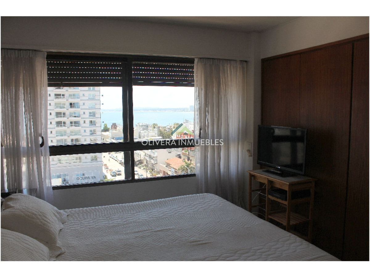 Apartamento ID.12686 - Apartamento en venta de 3 dormitorios en Peninsula, Punta del Este