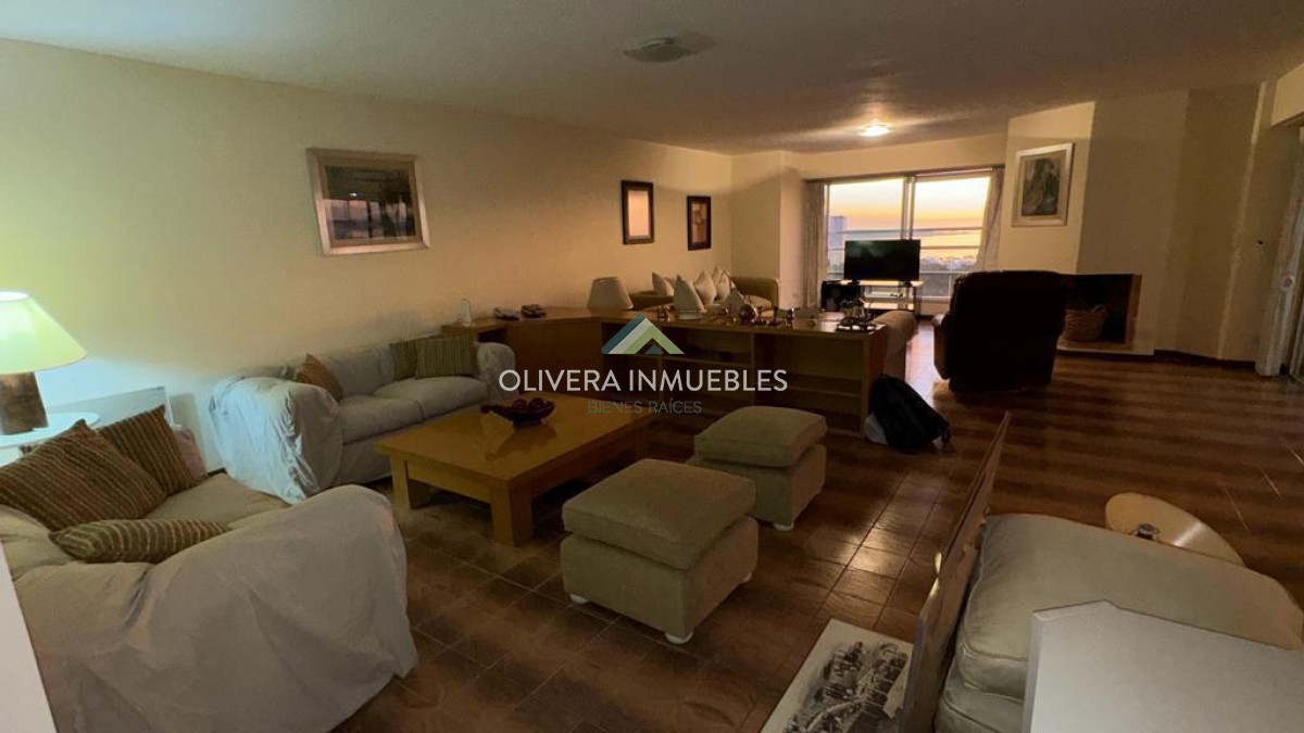 Apartamento ID.12681 - Apartamento en venta de 3 dormitorios en Punta del Este