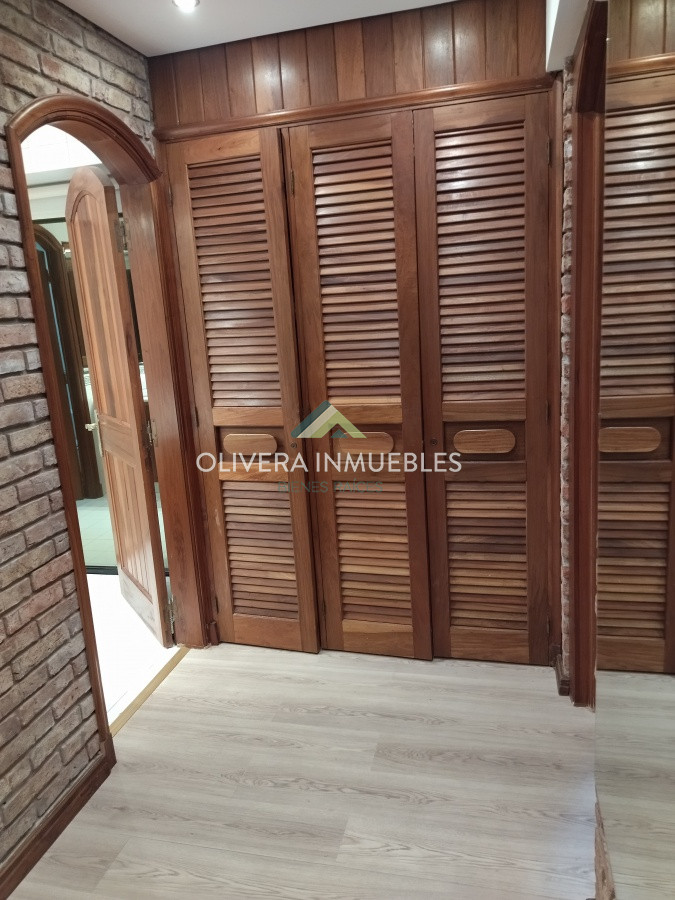 Casa ID.12352 - Casa en venta de 5 dormitorios en Playa Mansa, Punta del Este