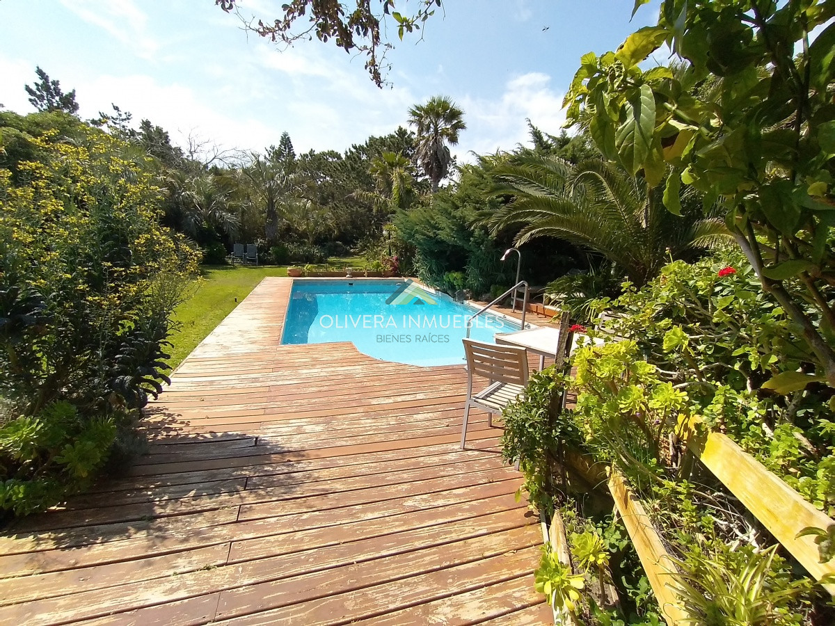 Casa ID.12355 - Casa en venta de 5 dormitorios frente al mar, Punta Ballena, Punta del Este