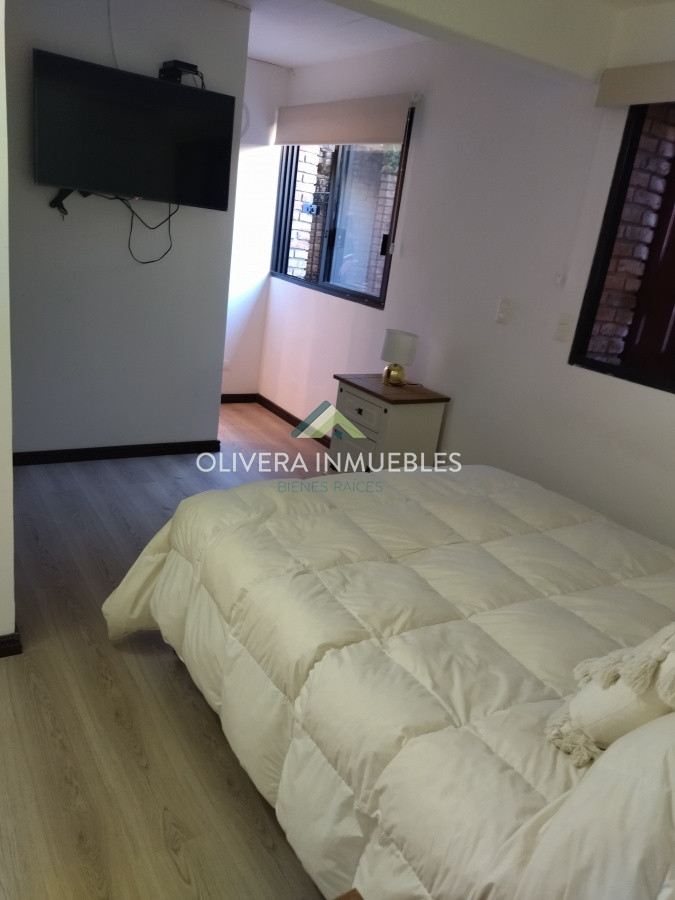 Casa ID.12352 - Casa en venta de 5 dormitorios en Playa Mansa, Punta del Este