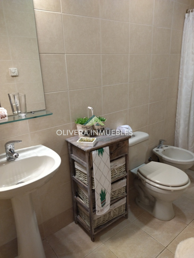 Casa ID.12352 - Casa en venta de 5 dormitorios en Playa Mansa, Punta del Este