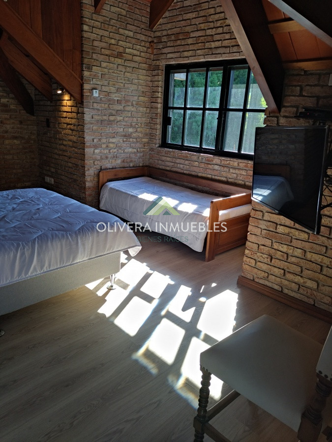 Casa ID.12352 - Casa en venta de 5 dormitorios en Playa Mansa, Punta del Este