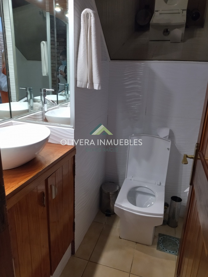 Casa ID.12352 - Casa en venta de 5 dormitorios en Playa Mansa, Punta del Este
