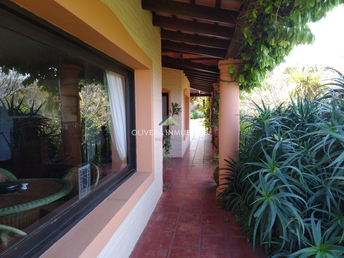 Casa ID.12355 - Casa en venta de 5 dormitorios frente al mar, Punta Ballena, Punta del Este