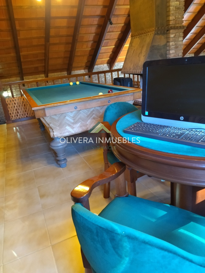 Casa ID.12352 - Casa en venta de 5 dormitorios en Playa Mansa, Punta del Este