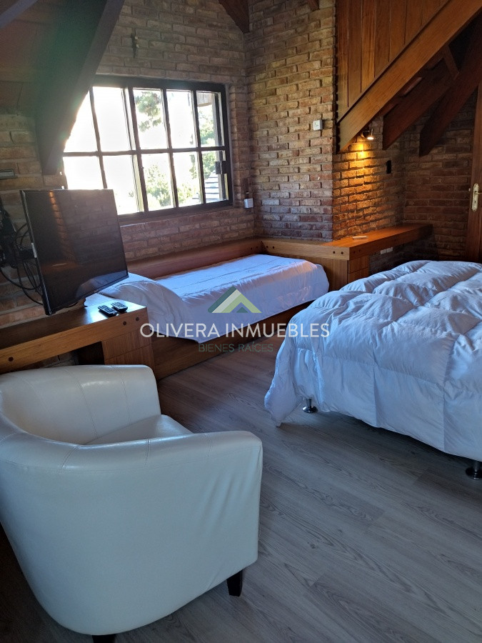 Casa ID.12352 - Casa en venta de 5 dormitorios en Playa Mansa, Punta del Este