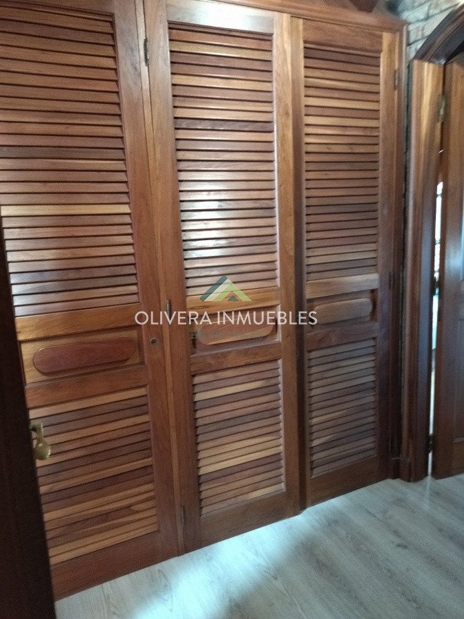 Casa ID.12352 - Casa en venta de 5 dormitorios en Playa Mansa, Punta del Este