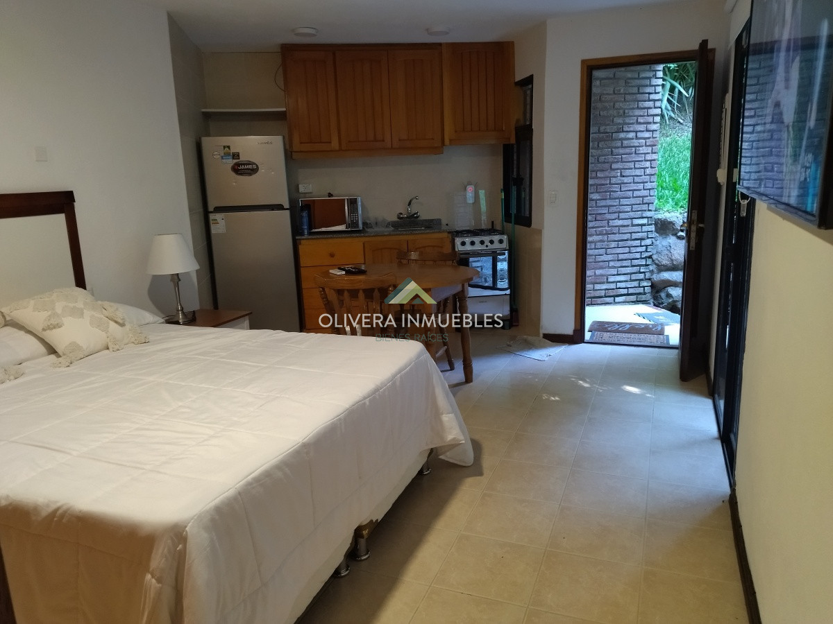 Casa ID.12352 - Casa en venta de 5 dormitorios en Playa Mansa, Punta del Este