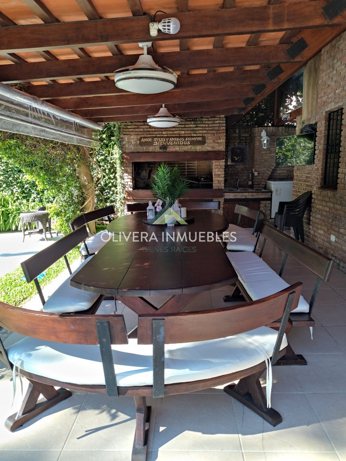 Casa ID.12352 - Casa en venta de 5 dormitorios en Playa Mansa, Punta del Este