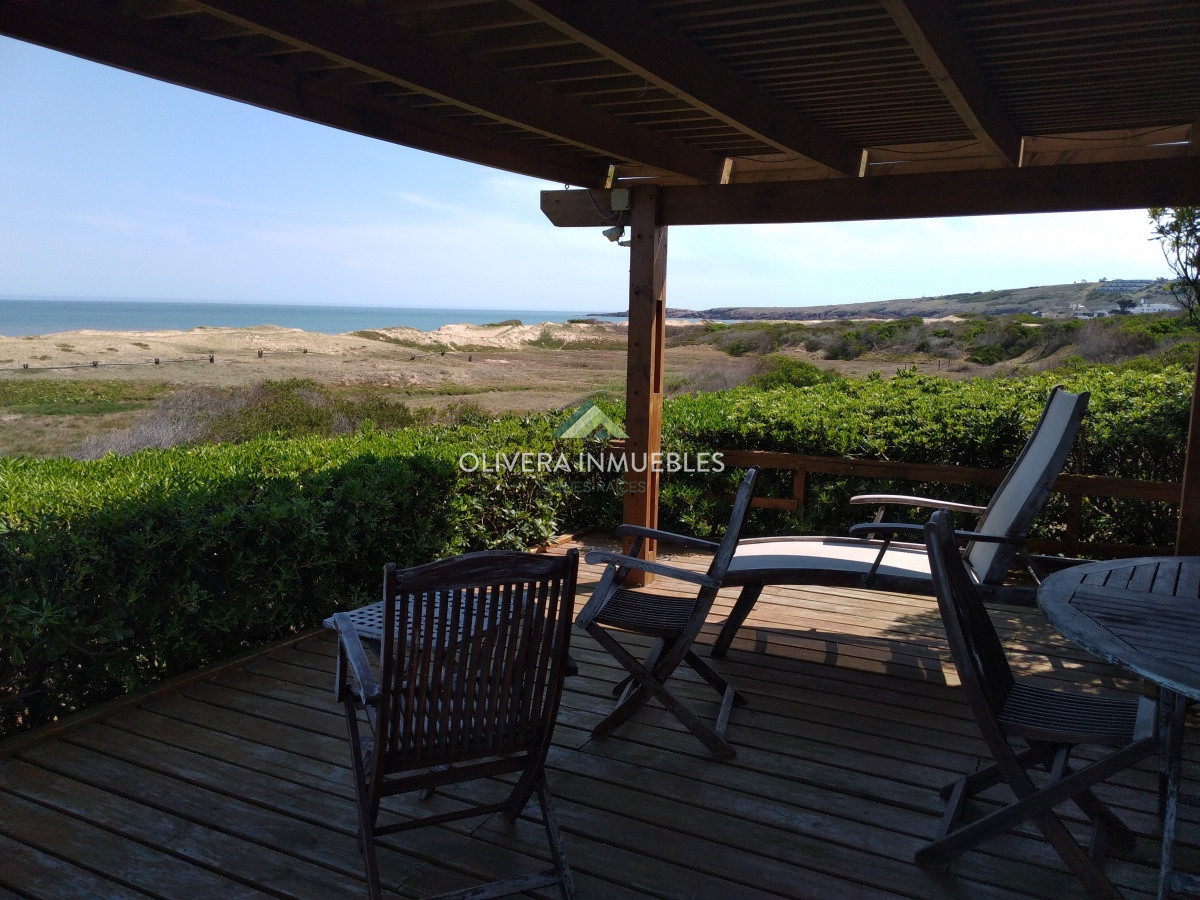 Casa ID.12355 - Casa en venta de 5 dormitorios frente al mar, Punta Ballena, Punta del Este