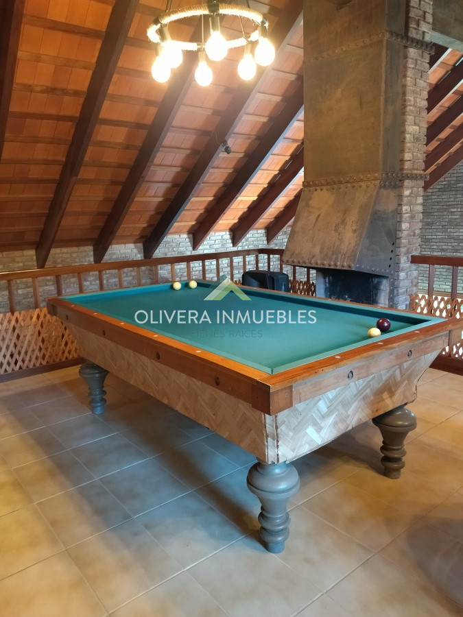 Casa ID.12352 - Casa en venta de 5 dormitorios en Playa Mansa, Punta del Este