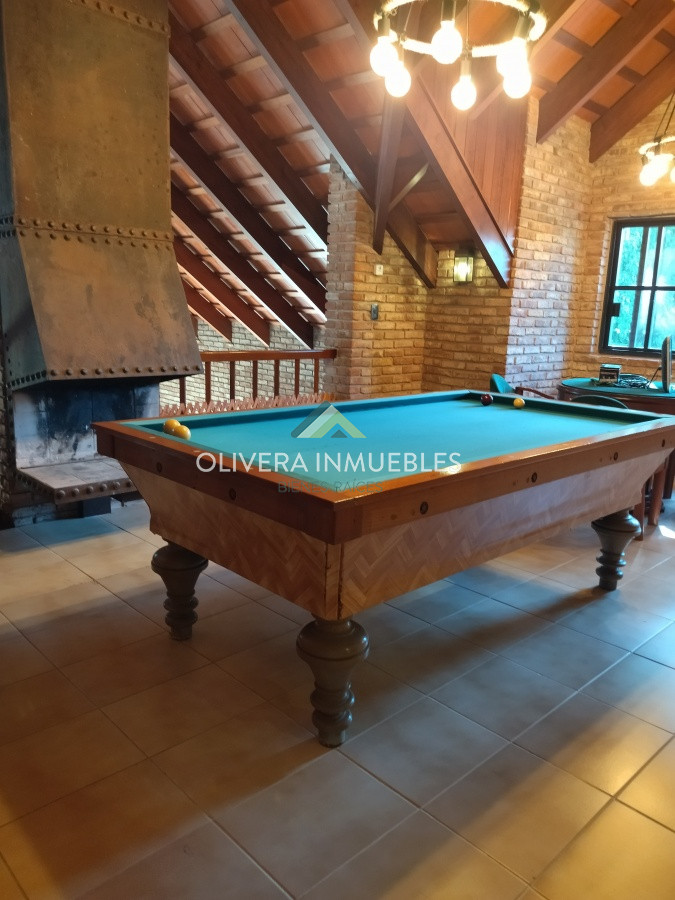 Casa ID.12352 - Casa en venta de 5 dormitorios en Playa Mansa, Punta del Este
