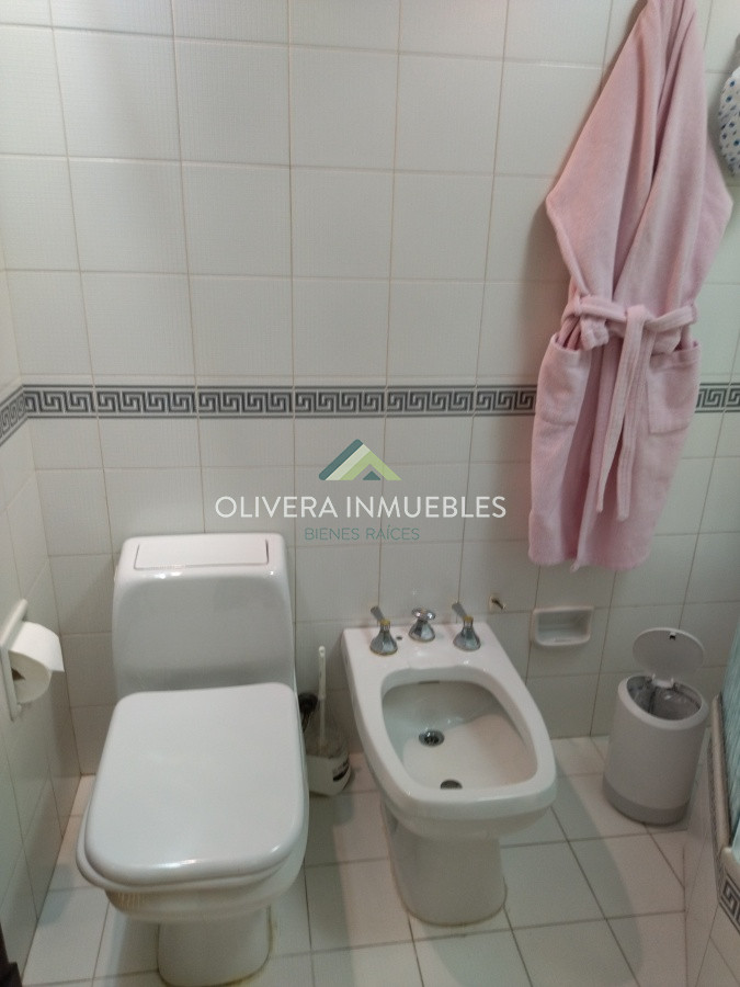 Casa ID.12352 - Casa en venta de 5 dormitorios en Playa Mansa, Punta del Este