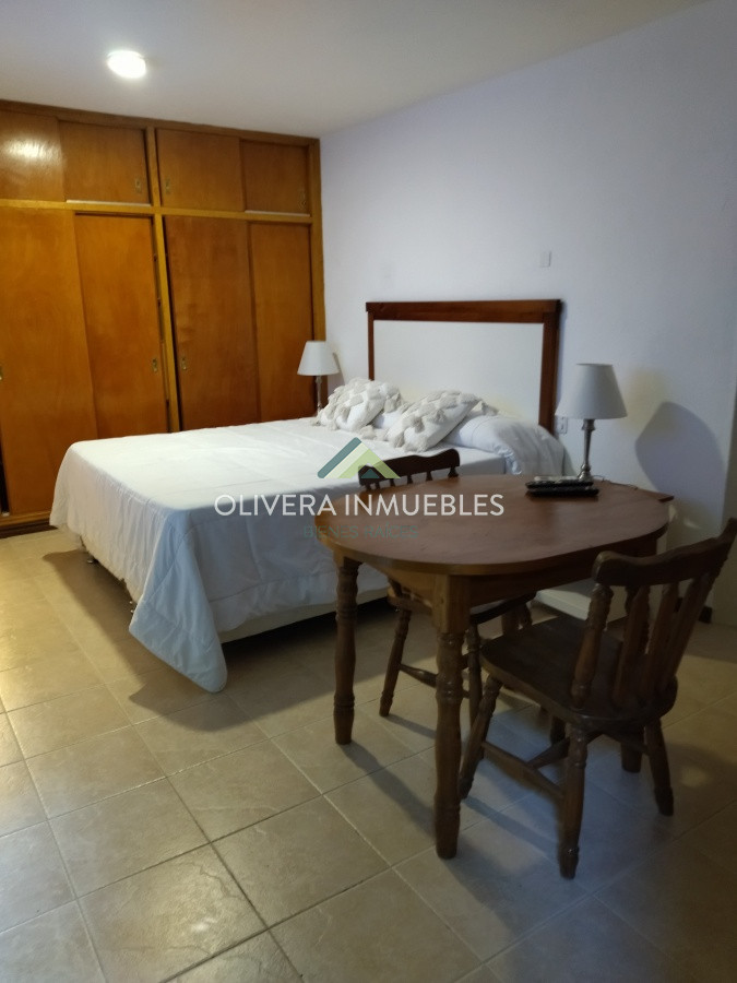 Casa ID.12352 - Casa en venta de 5 dormitorios en Playa Mansa, Punta del Este
