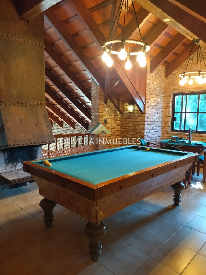 Casa ID.12352 - Casa en venta de 5 dormitorios en Playa Mansa, Punta del Este