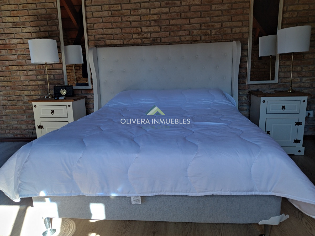 Casa ID.12352 - Casa en venta de 5 dormitorios en Playa Mansa, Punta del Este