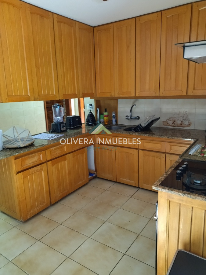 Casa ID.12352 - Casa en venta de 5 dormitorios en Playa Mansa, Punta del Este