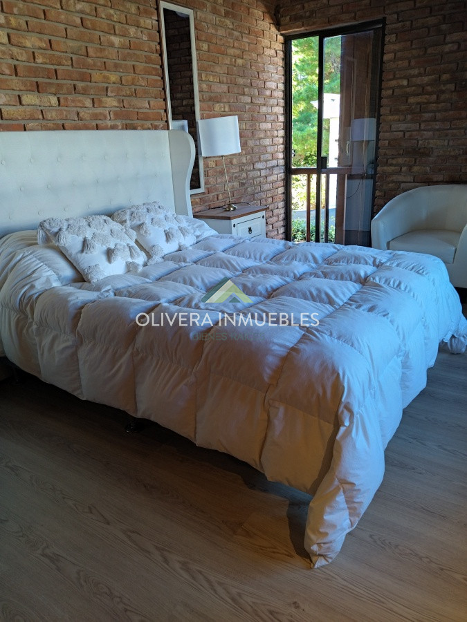 Casa ID.12352 - Casa en venta de 5 dormitorios en Playa Mansa, Punta del Este