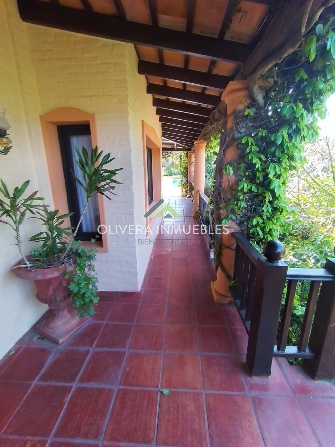 Casa ID.12355 - Casa en venta de 5 dormitorios frente al mar, Punta Ballena, Punta del Este