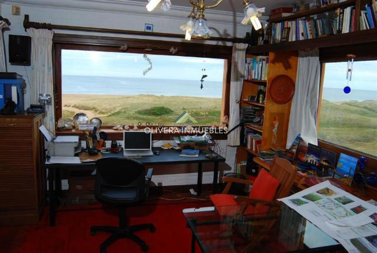 Casa ID.12355 - Casa en venta de 5 dormitorios frente al mar, Punta Ballena, Punta del Este