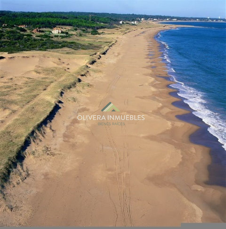 Casa ID.12355 - Casa en venta de 5 dormitorios frente al mar, Punta Ballena, Punta del Este