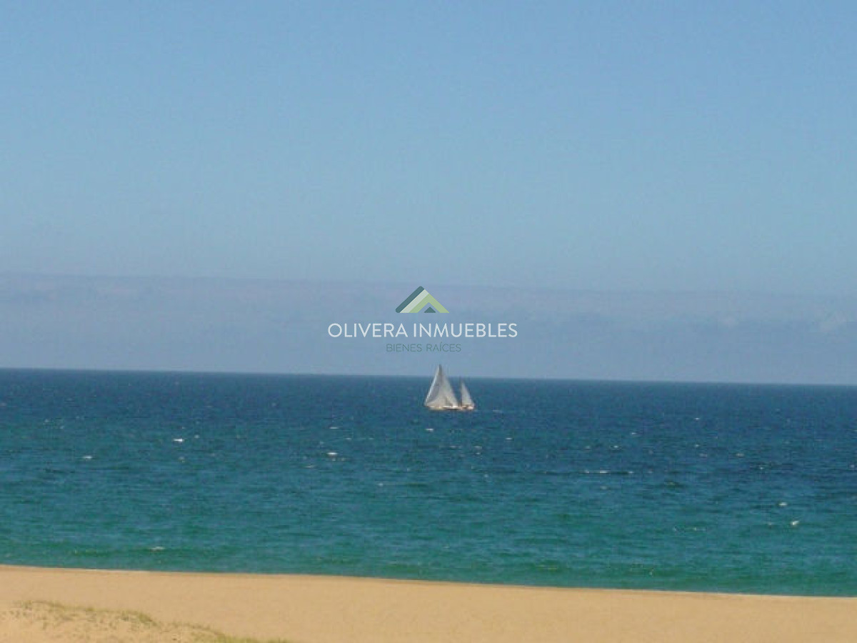 Casa ID.12355 - Casa en venta de 5 dormitorios frente al mar, Punta Ballena, Punta del Este